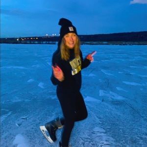 Meet your Posher, Elise